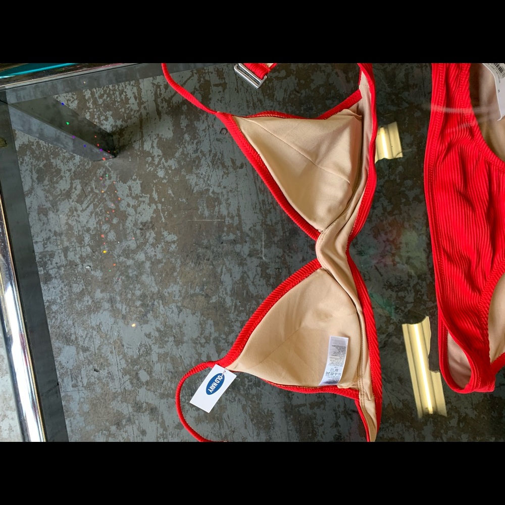red bikini - Picture 4 of 4